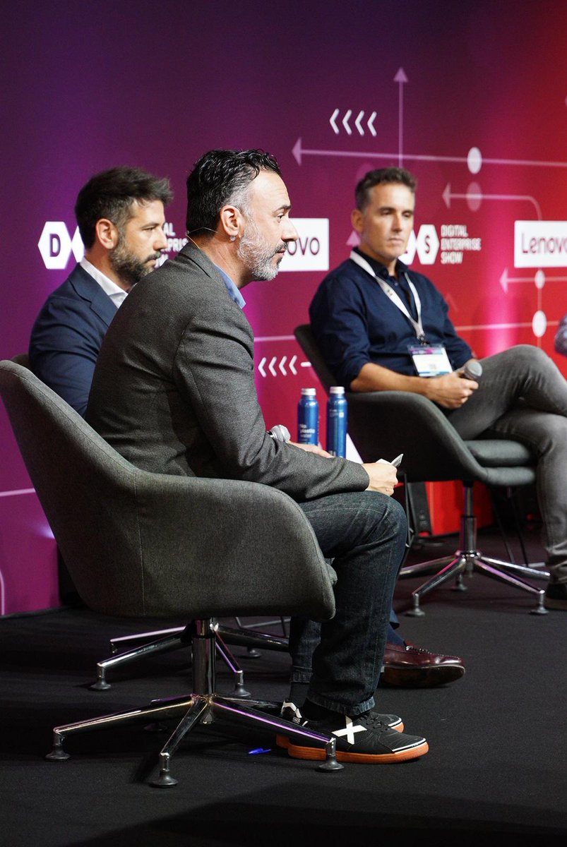 🟢 Nuestro director gerente Raúl Jiménez modera en #DES2025 la mesa "Transformación Digital en Andalucía: Industria, Tecnología y Talento".

Una conversación clave con referentes del ecosistema andaluz Jesús Gómez Melgar (<a href="/MoeveGlobal/">Moeve</a> ), Germán del Real (<a href="/AyesaNews/">Ayesa</a> ), Juan