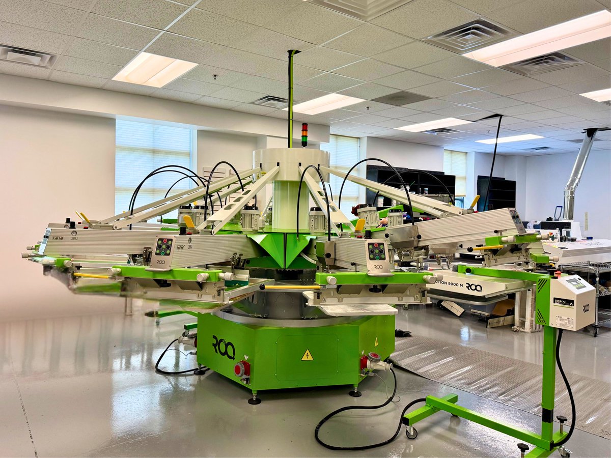 ECPrinthouse's tweet image. Our high-capacity screen printing setup is perfect for bulk orders—whether you&apos;re outfitting a whole team, planning an event, or stocking up on branded merch. 👕✨ Fast turnaround, consistent quality, and bold designs every time.

🌐 | vist.ly/3n6mgee

#ThreadPerfection