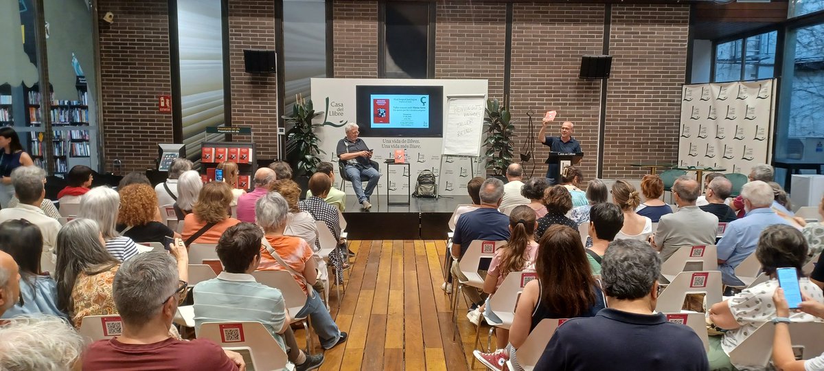 L'art de fer (i resoldre) enigmes de la mà de <a href="/mariusserra/">Màrius Serra</a> 
Presentem "Paraula de verbívor" i "Verbàlia" (la pràctica i la teòrica) per "jugar" amb paraules.
Som a <a href="/casadellibro/">Casa del Libro</a> #RamblaCatalunya #Barcelona
#LaLlenguaQueLlegim