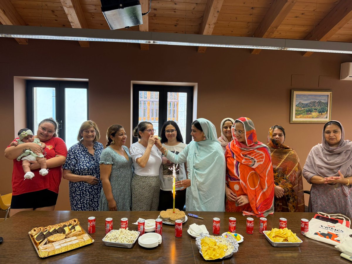 Tanquem el curs del Projecte Vincles a Bot. Però no és un adéu, sinó un fins aviat, ja que al setembre ens tornem a trobar per parlar català, però sobretot compartir i crear vincles.

Gràcies de tot cor a les acompanyants i a totes les persones que us animeu a parlar català
