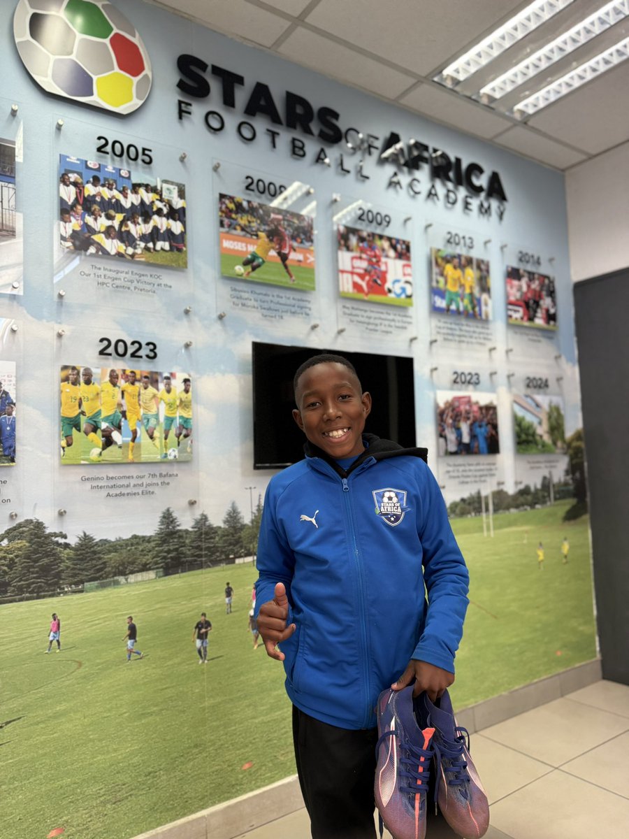 Just spoiled Mpho Mofokeng with Puma Soccer boots that are going to boast his confidence… 

This boy from Stars Of Africa has a huge potential of becoming one of the best players in the country. 

Remember the name! 

All the way from Soshanguve 🤌🏿
The future looks bright here!