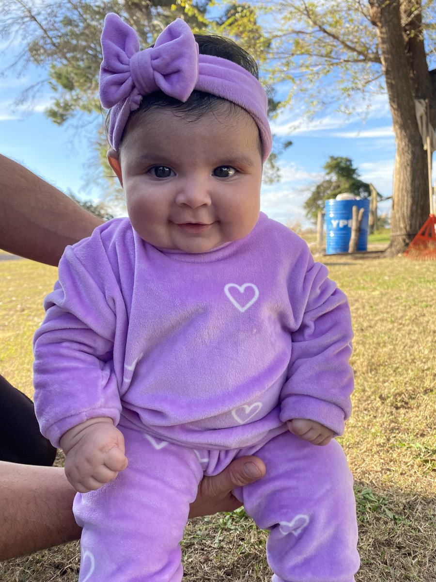 Deja de crecer Julia 💜🦄🤦🏻‍♀️🫟
(3Meses casi 4 de mucho amor)