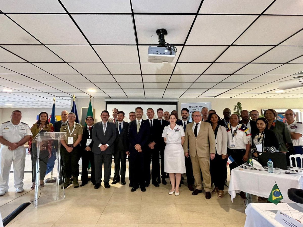 Cooperação | 🇫🇷🇧🇷 O representante do governo francês na Guiana francesa  e o governador do Amapá abriram a 14ª Comissão Mista Transfronteiriça em  #Caiena., image size:1200x900