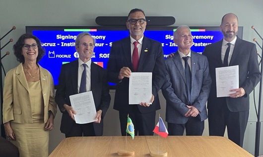 Fiocruz, Institut Pasteur e Sanofi firmam aliança inédita para promover soluções inovadoras e avanços na tecnologia de vacinas. bit.ly/4kUwcBQ