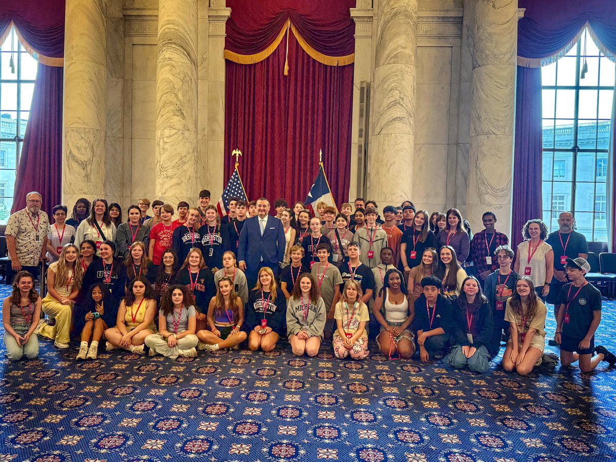CoachNikki__'s tweet image. 🌟 Washington D.C. Adventure! 🌟
Our students had an unforgettable journey exploring the nation’s capital. From historic monuments to inspiring museums, this is an experience every child should have! 🇺🇸✨ #DCTour #LearningBeyondTheClassroom
