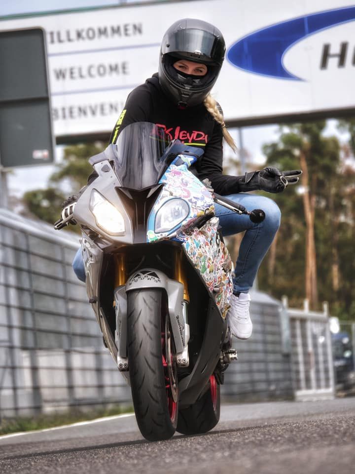 #BMW S1000RR
#BikerGirl