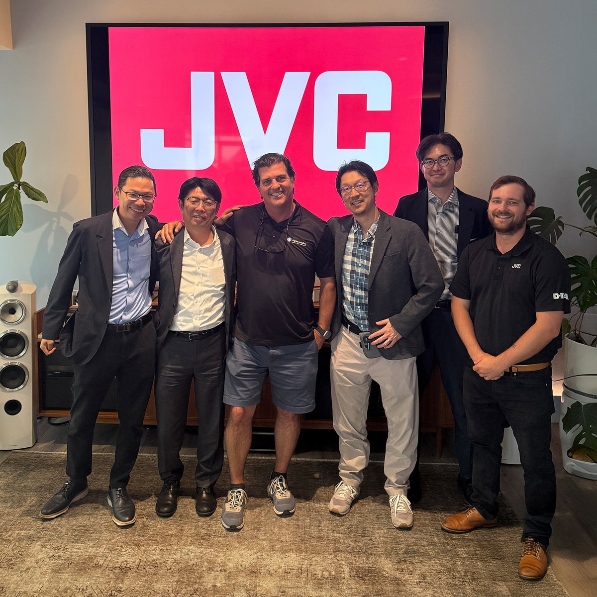 JVC_USA's tweet image. Will Goldman of the @JVC_USA team hosted the JVC Japan team at our Long Beach HQ, with a home theater showroom tour with @ProSourceInfo Member Rusty Deeble, of Digital Installers Inc. See our review page: bit.ly/3XkAtVS

#JVC #JVCProjectors #ProSource #DigitalInstallers