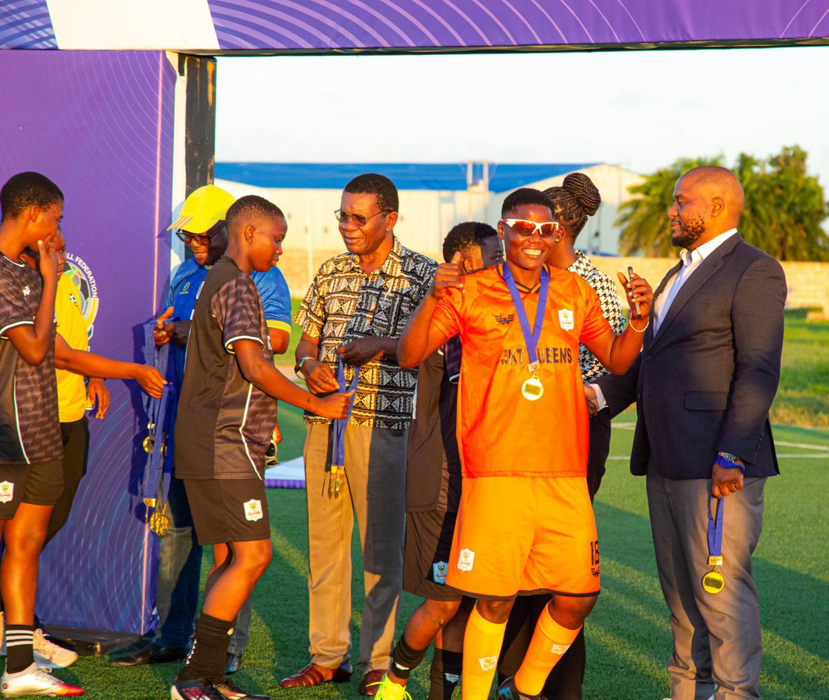 TFF TANZANIA (@tanfootball) on Twitter photo Mabingwa wa Ligi Kuu ya Wanawake (TWPL) 2024/2025, JKT Queens wakivalishwa Medali za ubingwa <a href="/Ligikuuwanawak/">Ligikuuwanawake</a> Mabingwa wa Ligi Kuu ya Wanawake (TWPL) 2024/2025, JKT Queens wakivalishwa Medali za ubingwa <a href="/Ligikuuwanawak/">Ligikuuwanawake</a>