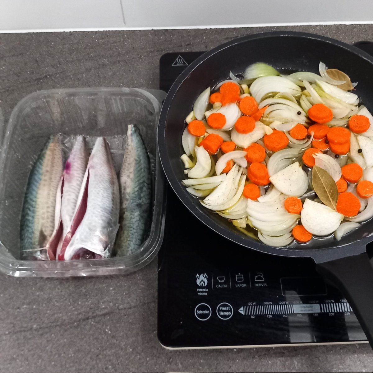 PepGranellTrave's tweet image. Tal y cómo dice @pbrionesmqz 
Hay que escabechar más 🐟💙🤤
Seguimos a saco con la dieta pero en buenas condiciones. Faltó el clavo y enharinar 
#escabeche #caballa #peix #peixe #cocinar #cuina #cuisine #cocinacasera #gastrolovers #gastronomía #Verano2025 #buenastardes #Twitter
