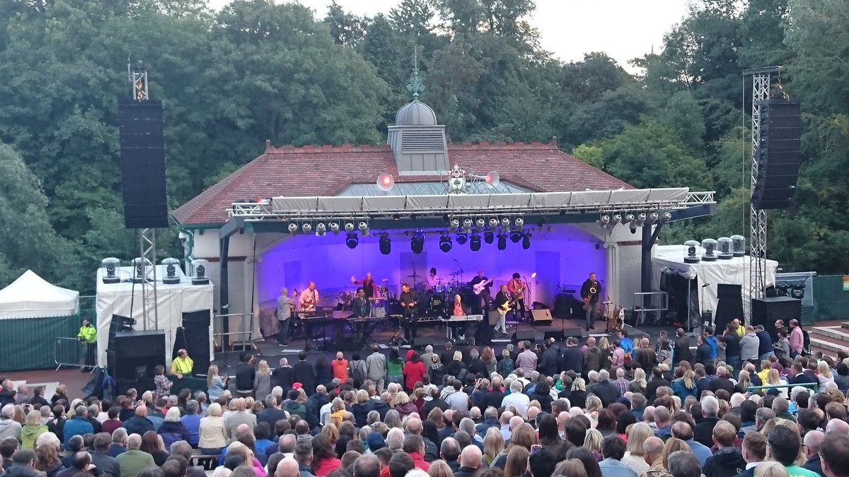 Sad to hear of the passing of Beach Boys frontman Brian Wilson. Here he is, seated at the piano, onstage at the Kelvingrove Bandstand in 2017.

📷 Glasgow Punter

#Glasgow