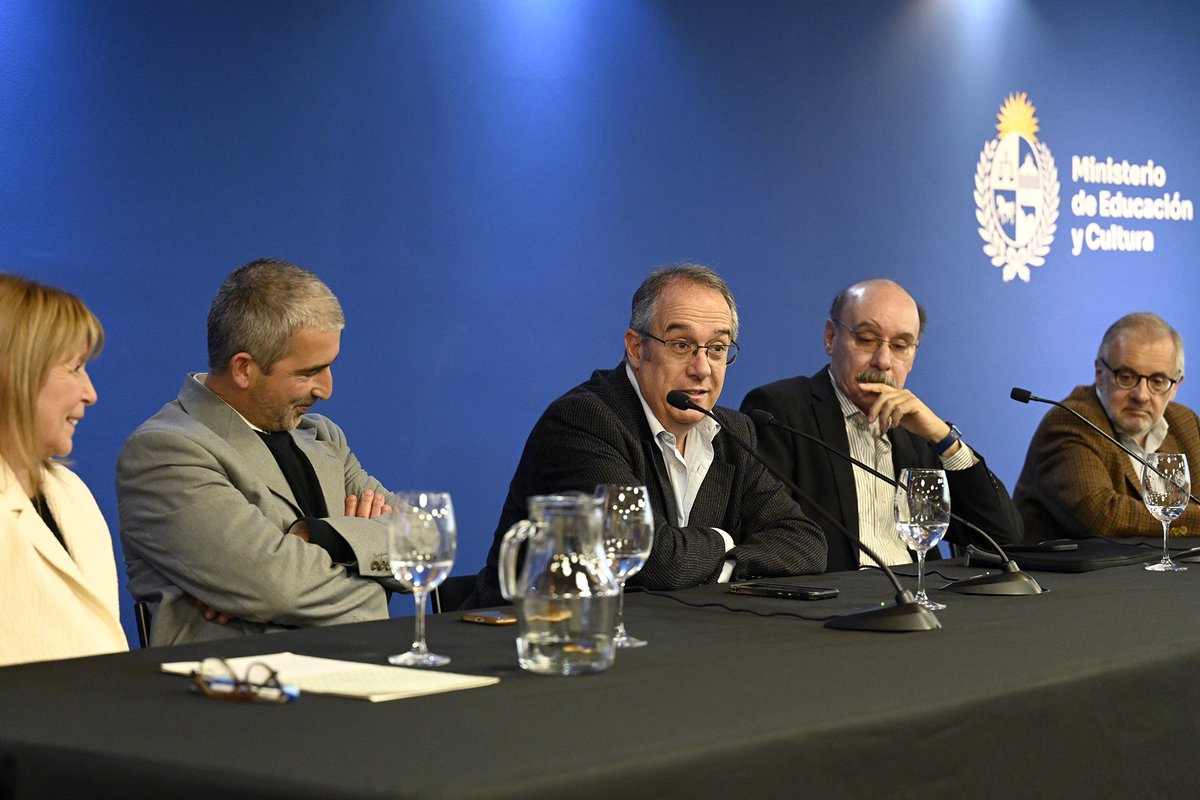 José Carlos Mahía (@josecarlosmahia) on Twitter photo Hoy se presentó la nueva comisión directiva del <a href="/ineed_uy/">Instituto Nacional de Evaluación Educativa (INEEd)</a>, una institución fundamental del sistema educativo nacional.
En el marco republicano, actúa con independencia para evaluar, señalar desafíos y contribuir a la mejora continua de la educación en Uruguay. Hoy se presentó la nueva comisión directiva del <a href="/ineed_uy/">Instituto Nacional de Evaluación Educativa (INEEd)</a>, una institución fundamental del sistema educativo nacional.
En el marco republicano, actúa con independencia para evaluar, señalar desafíos y contribuir a la mejora continua de la educación en Uruguay.