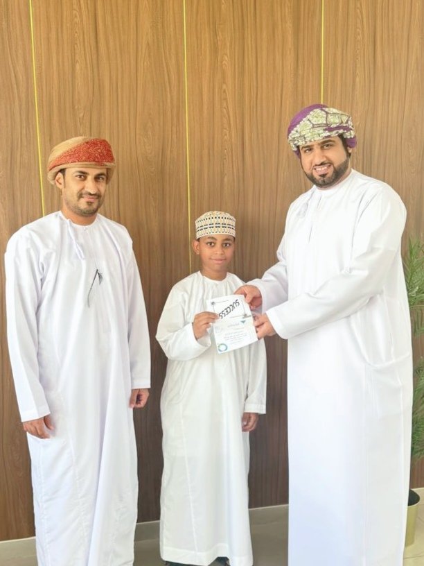 بحضور معلم المادة الأستاذ محمد علي البلوشي  كرّم الفاضل مدير المدرسة عددا من الطلبة المتميزين في التحصيل الدراسي في مادة الدراسات الإجتماعية، يأتي هذا التكريم تشجيعاً لهم لما قدموه من جهد رائع خلال العام الدراسي ٢٠٢٤ / ٢٠٢٥م
#فعاليات_تعليمية_شمال_الباطنة
#تعلم_مستدام