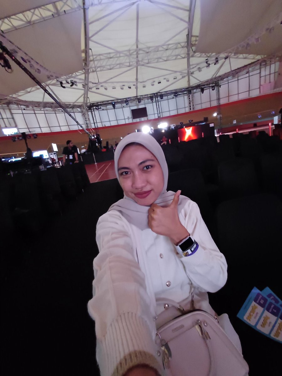 ad_lutvi's tweet photo. Juni 2024 datang ke Velodrome dukung Evos di Play Off final Lower Bracket.
Juni 2025 datang ke Velodrome lagi buat nonton Play Off tapi bukan nnton Evos karna ga lolos tapi nonton para ex player Evos , Next season Lolos ya pos biar bisa nnton di Play off😭💙💙💙 https://t.co/Ky0aJbwtqe