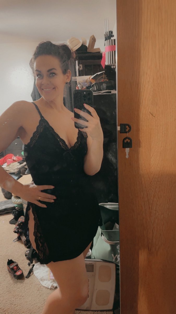 JTShowtime83's tweet photo. This gorgeous lady right here is having issues with x at the moment so I’m here to help promote her!  Come check her out and see what she has to offer!  I promise you won’t regret it!  https://t.co/kktIl6htRe #Onlyfans #Onlyfansmodels_ #Milf https://t.co/tt8QfqkqSr