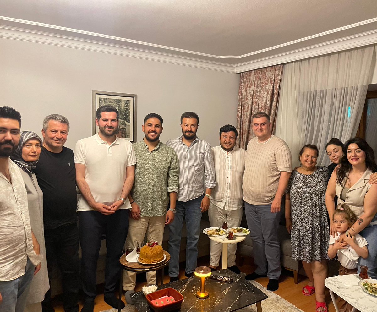 İyi arkadaşlar doğar büyür ve dost olurlar .
Doğum günün kutlu olsun <a href="/cemapaydinn/">Cem Apaydın</a>