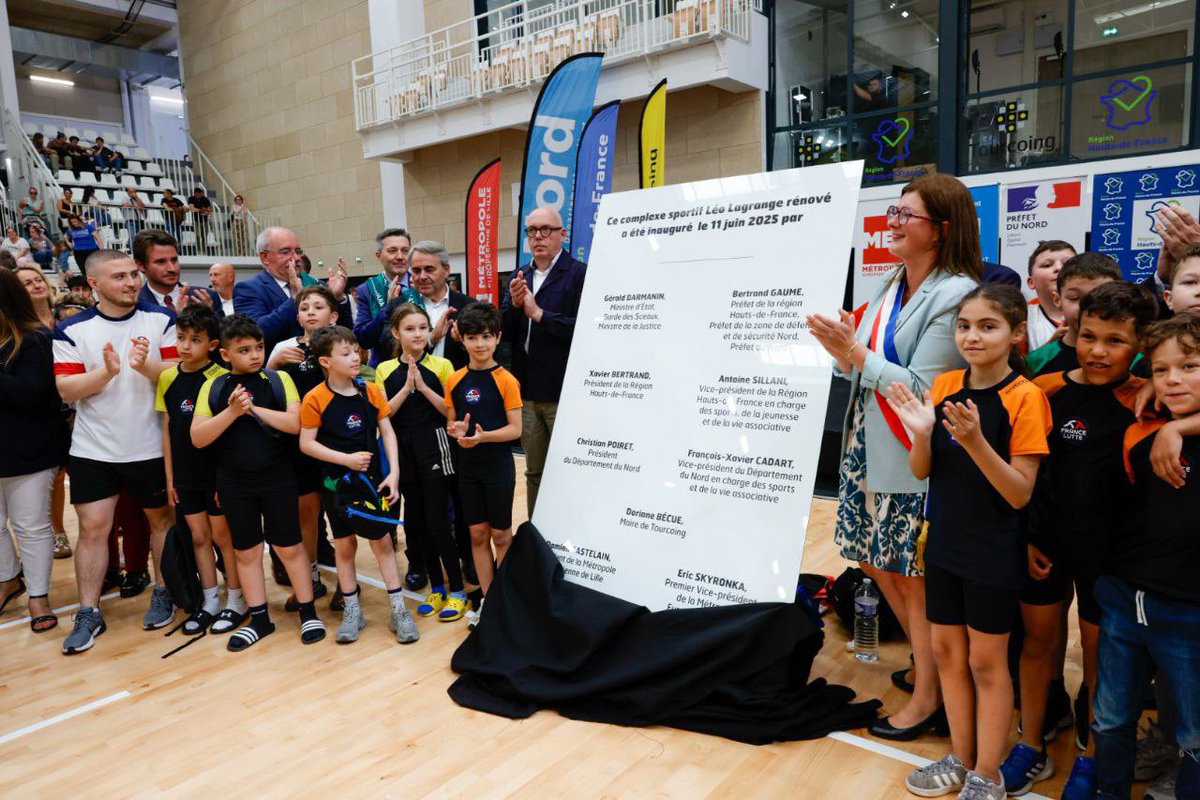 Après trois ans de travaux menés avec le soutien du Département du #Nord, le complexe sportif Léo-Lagrange a été inauguré ce jour à #Tourcoing 📍

Entièrement repensé, il pourra désormais accueillir jusqu’à 3000 spectateurs pour les grands rendez-vous sportifs et extra-sportifs