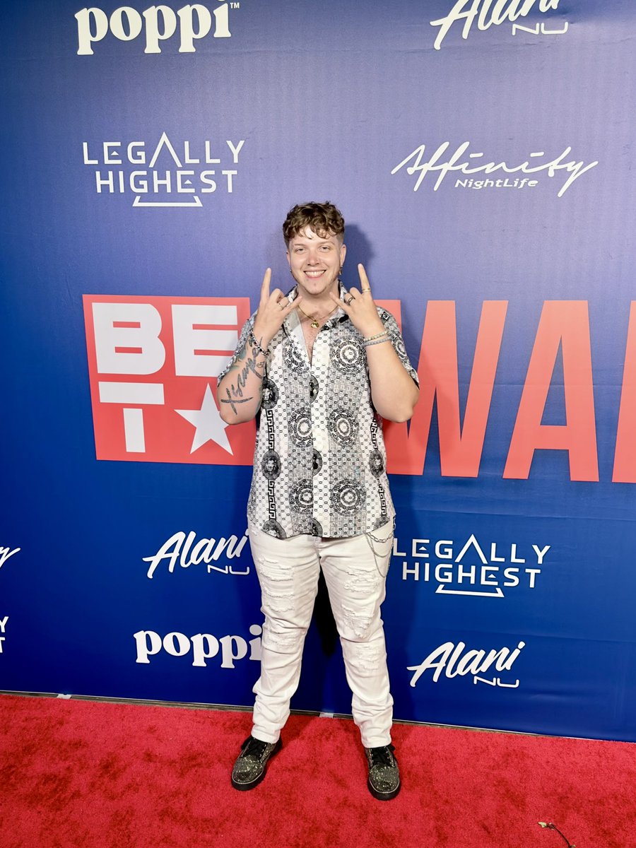 officialmklb's tweet photo. BET Awards ‘25 Afterparty 🤘🏼🌟 #goodvibetribe https://t.co/8Bp2CjO5gw