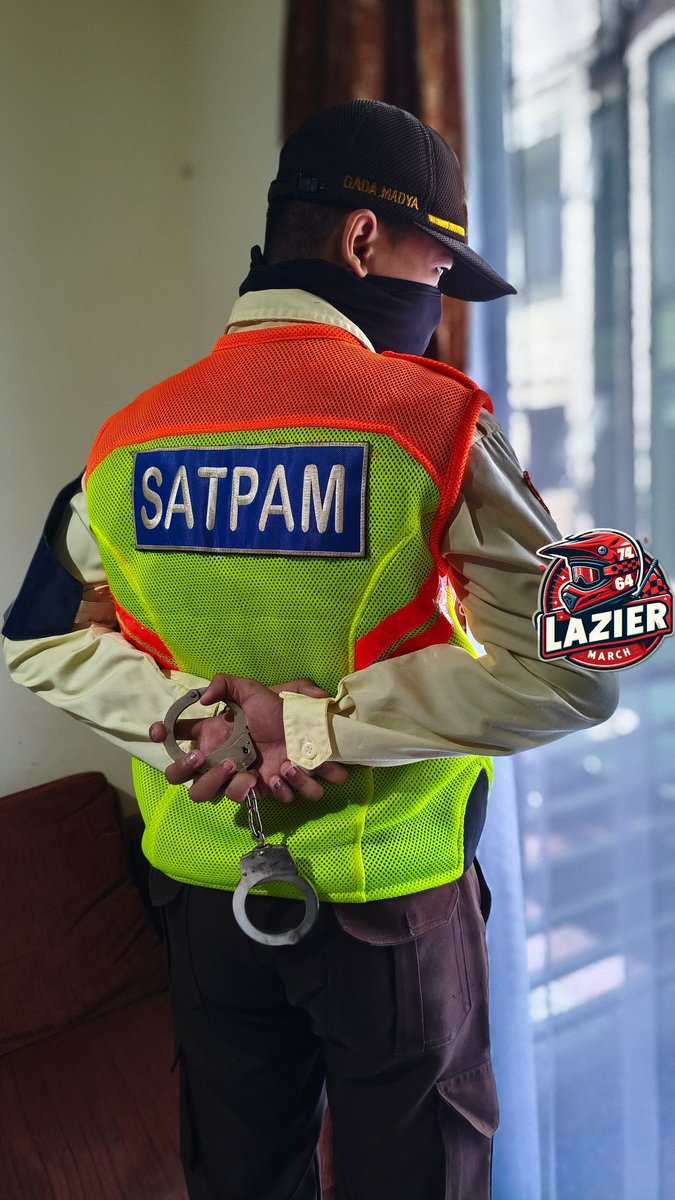 Choose to watch or to be watched?

📸 : <a href="/strangers_xr/">Mas Biker</a>