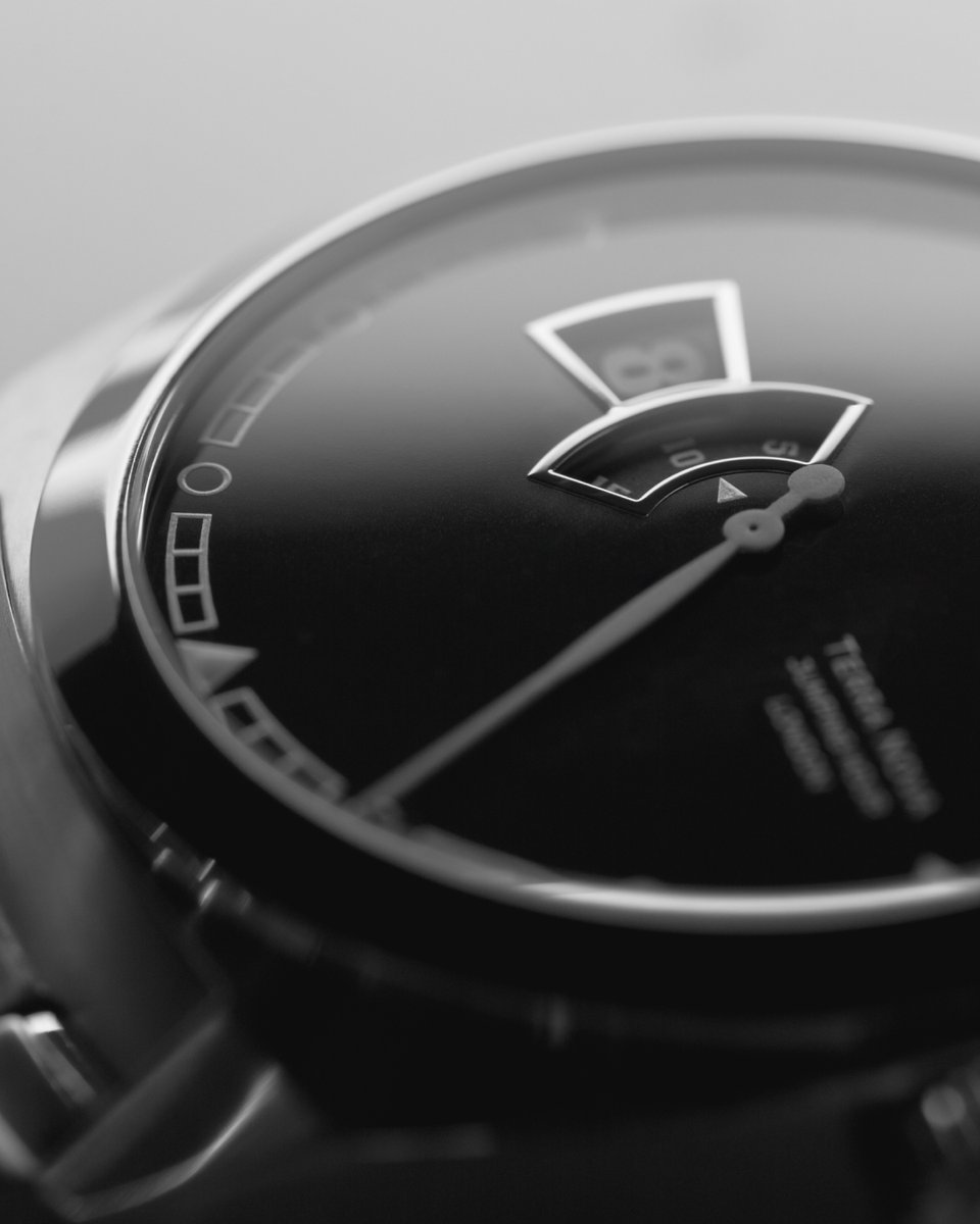 Modern form, timeless intent: bremont.com/products/tn40-…

From modern tailoring to clean utility, the Terra Nova 40.5 Jumping Hour fits the journey, wherever it takes you.

#TerraNovaJumpingHour #BremontTerraNova