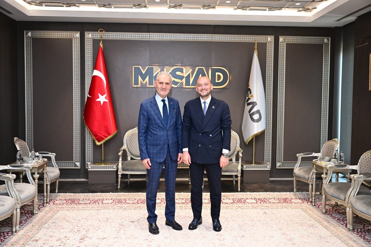 İstanbul Ticaret Odası Yönetim Kurulu Üyelerimiz ile birlikte, kısa bir süre önce MÜSİAD Genel Başkanlığı görevine başlayan Burhan Özdemir’e hayırlı olsun ziyaretinde bulunduk.

MÜSİAD’ın iş dünyamıza değer katan çalışmalarını Sayın Özdemir’in liderliğindeki yeni dönemde de