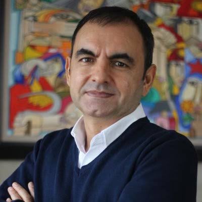 110 gündür cezaevinde tutulan göçmen mücadelesindeki önemli çalışmalarından doğru tanıdığımız aktivist, yazar, gazeteci Ercüment Akdeniz’in yanındayız. 

Bütün siyasi tutsaklar gibi Ercüment Akdeniz’in de acilen serbest bırakılmasını talep ediyoruz.