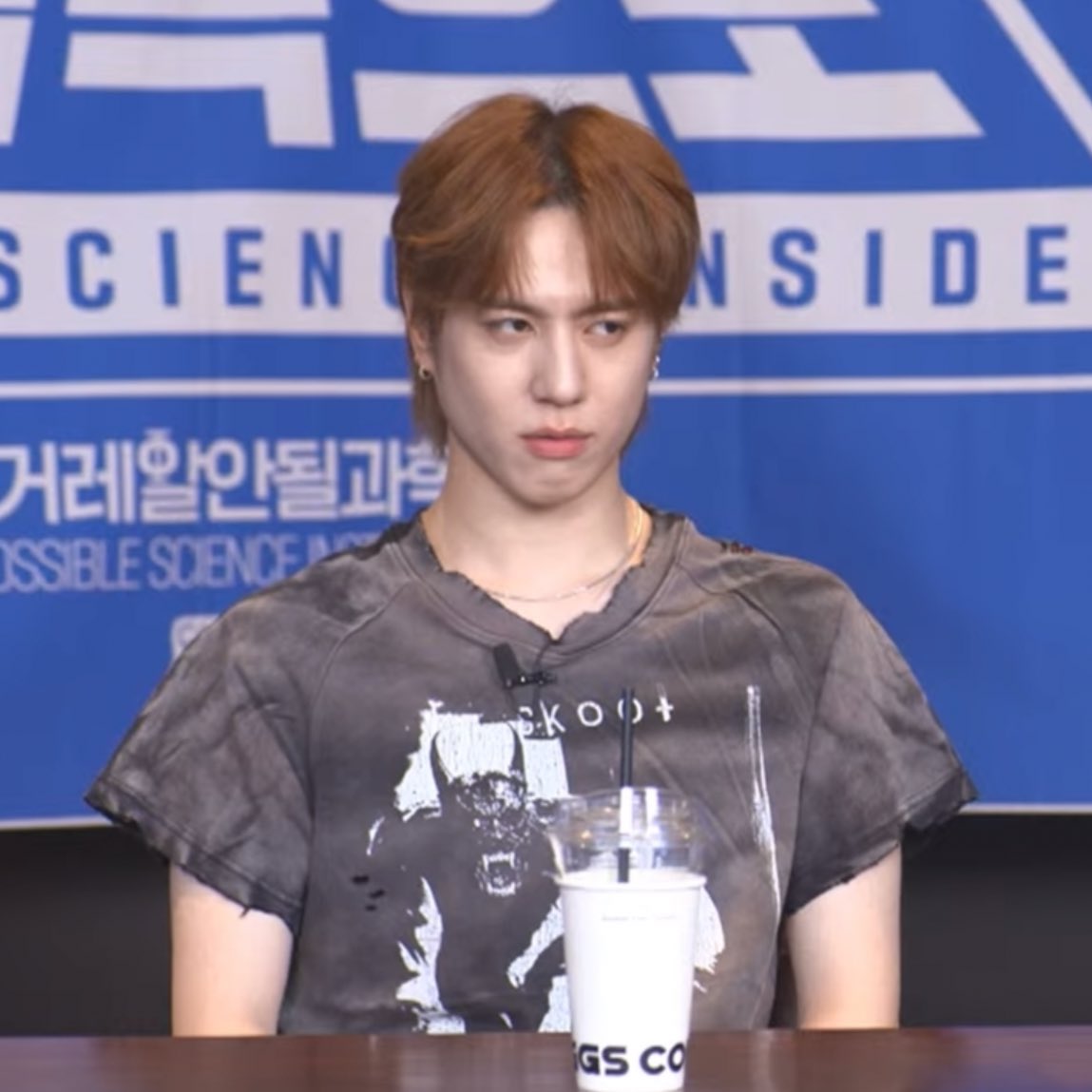 shineoncyj's tweet photo. please dont send him to war hes only 3 https://t.co/87CYvA0nGd