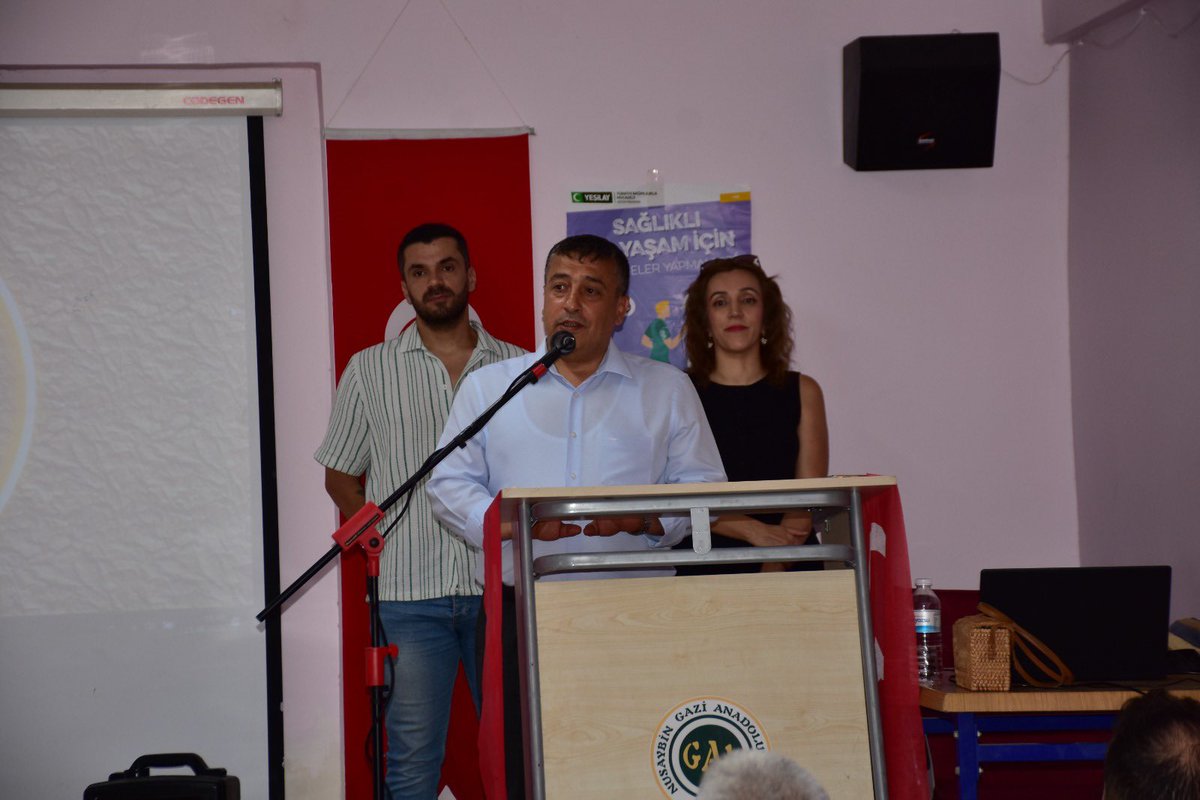 İlçe Milli Eğitim Müdürümüz Sayın Ümit ÇETİN, Gazi Anadolu Lisesi’nin 2024-2025 eğitim öğretim yılı mezuniyet törenine katıldı. 👨‍🏫✨

Öğrencilerin, öğretmenlerin ve velilerin yoğun katılım gösterdiği törende Sayın ÇETİN, mezun olan öğrencilere 🎓 yeni hayatlarında başarılar