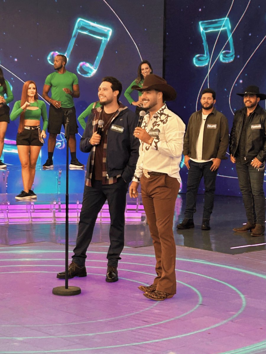 Ontem teve gravação para o @programasilviosantos moçada! 🤠

Em breve vamos trazer a data de quando sair mas trouxemos um trechinho de como foi. Vem conferir. 🔥
.

.

.

#BrunoeBarretto #Sbt #GravaçãodePrograma #GerentedaSicredi