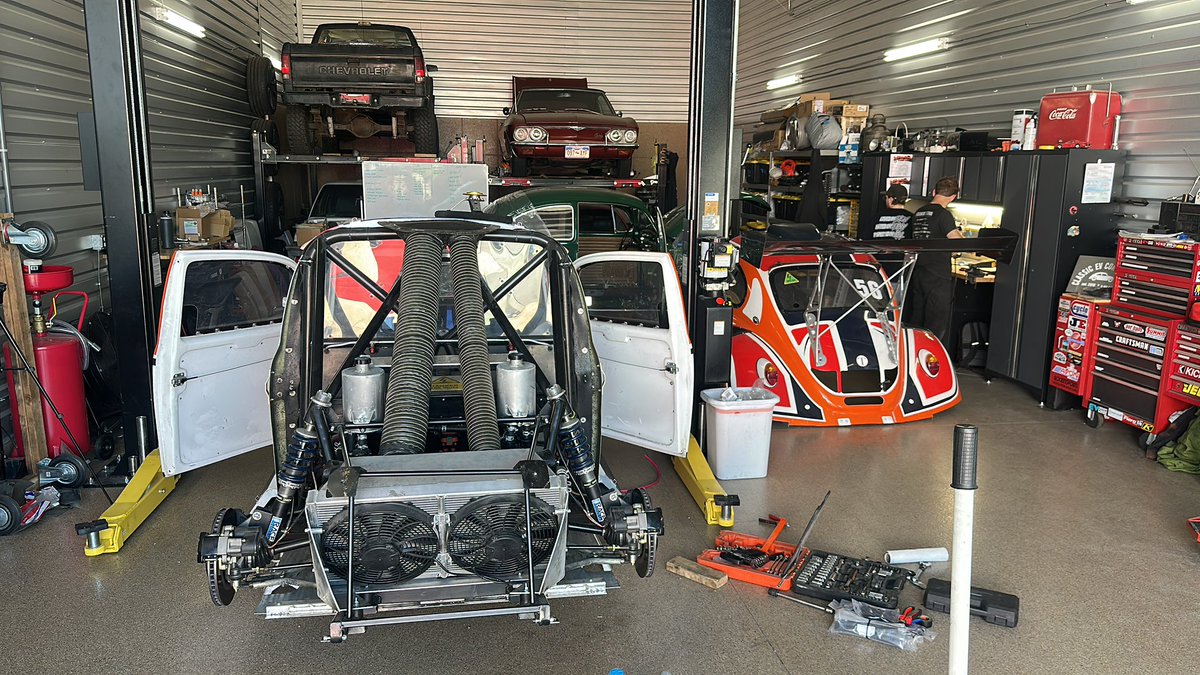elecclassiccars's tweet image. It’s been a crazy few days after last weekends practice sessions with loads of things to sort out including a rear motor swap but the lads at c-EV-c.com have been absolute legends helping us get BugZappa back to 100%. Thanks guys. 🍻👍 #pikespeakhillclimb #bugzappa