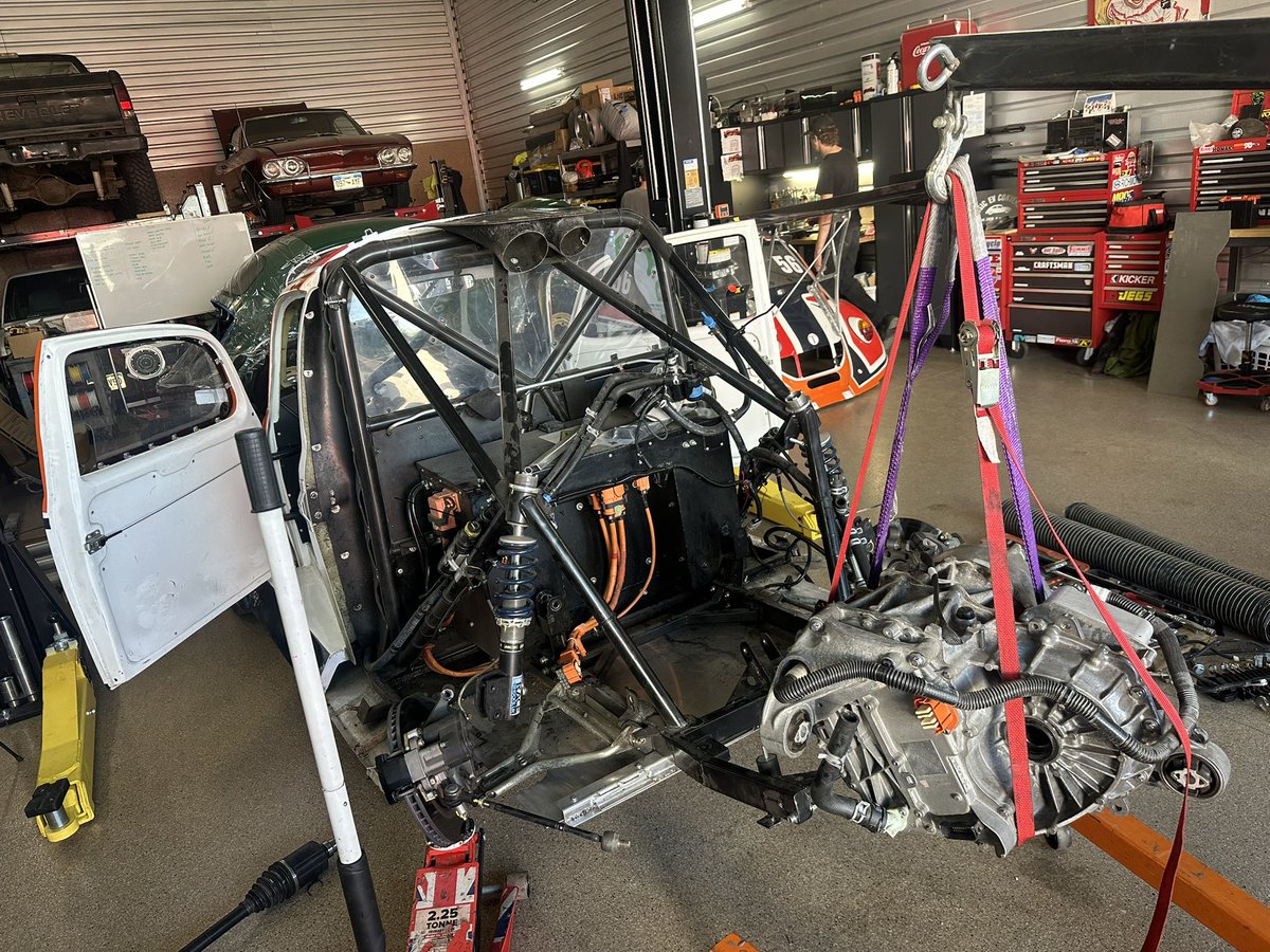 elecclassiccars's tweet image. It’s been a crazy few days after last weekends practice sessions with loads of things to sort out including a rear motor swap but the lads at c-EV-c.com have been absolute legends helping us get BugZappa back to 100%. Thanks guys. 🍻👍 #pikespeakhillclimb #bugzappa