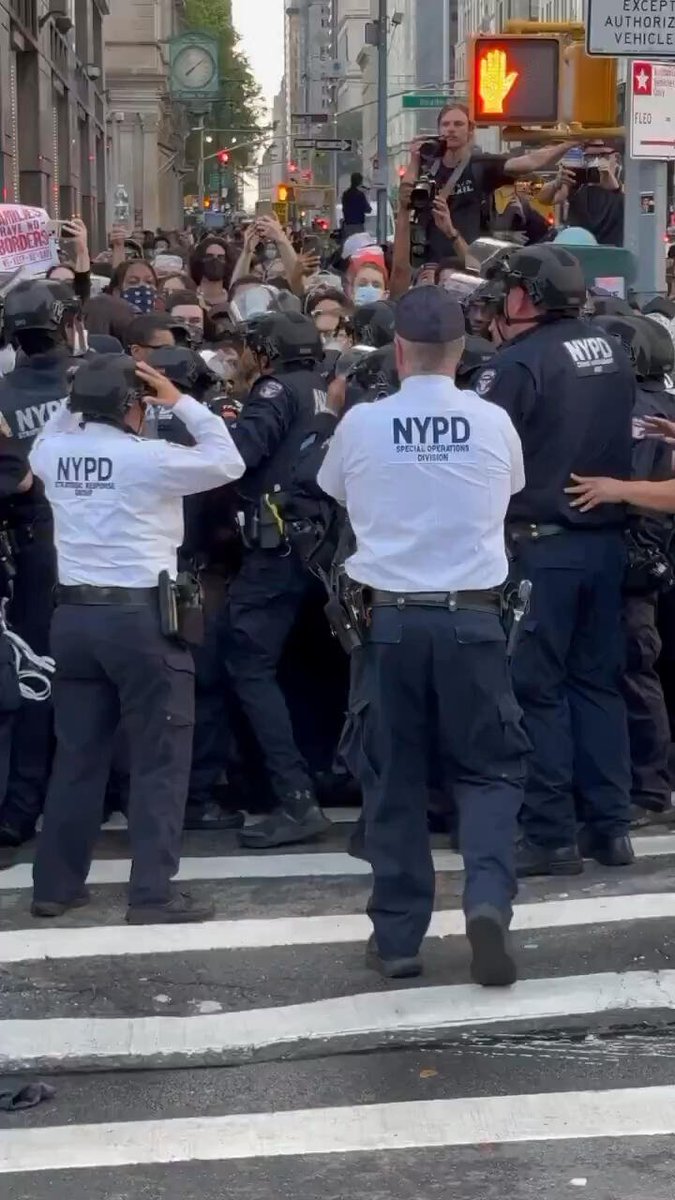 juwanBria's tweet photo. Police have started arresting people at anti-ICE protests in New York https://t.co/o6WJ1e9KOX