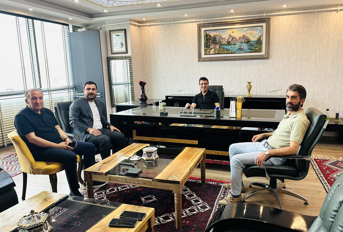 ayhanvurral's tweet photo. Aşiret reisimiz siyasetçi sayın Abdurrahman şeylan’ı makamında ziyaret ettik misafir perverliği adına kendisine minnettarız @AbdrrhmnSeylan https://t.co/GV3r7vUqDL