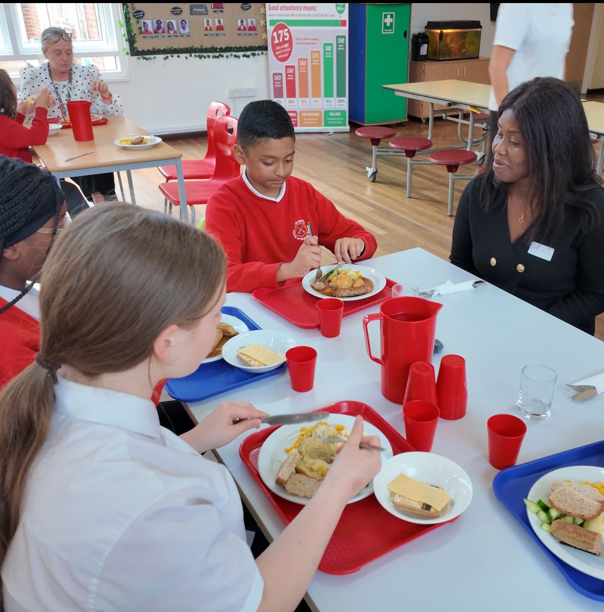 evenor23's tweet image. As a Southwark kid, I remember the warmth of a hot school dinner. Today I’m proud to lead the next step: transforming meals across our borough.
✅ Free nursery breakfasts
✅ Support for families on UC
✅ Healthier meals, fair pay, higher standards
No child should go hungry.
