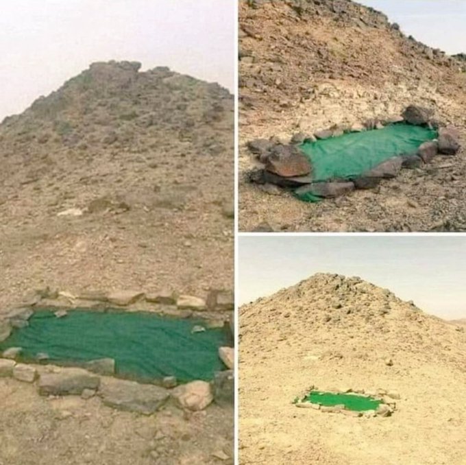 قبر⁩ السيدة ⁦امنة⁩ ⁦بنت⁩ ⁦وهب⁩ الزهرية ام النبي ﷺ توفيت شابة في مقتبل العمر لايزيد عن خمس وعشرين سنة ودفنت فوق جبل او تل بالابواء حتى يحفظ قبرها من جرف السيول  .. قالت أم أيمن :

هيا يامحمد .. عاوني نحفر قبر أمك .. والنبي ﷺ يحفر ويبكي وأم أيمن تبكي وتصد بوجه النبي ﷺ