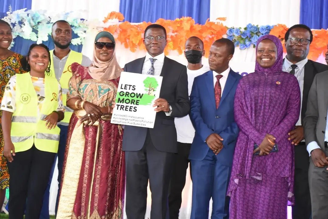 NASSALI AMINAH (@nassaliaminah) on Twitter photo Ssabasajja Kabaka nga ayiita mu owekitiibwa Kattikiro wa Buganda <a href="/cpmayiga/">Charles Peter Mayiga</a> asiimye nkulembere olukiiko lwa'bavubuka ba'Buganda olutaasa obutonde bwensi, olukiiko luno lutongozeddwa olunaku olwa leero mu bikujjuko bya sabbiti yo'butonde bwensi mu Buganda. Ayi katonda kuuma Kabaka Ssabasajja Kabaka nga ayiita mu owekitiibwa Kattikiro wa Buganda <a href="/cpmayiga/">Charles Peter Mayiga</a> asiimye nkulembere olukiiko lwa'bavubuka ba'Buganda olutaasa obutonde bwensi, olukiiko luno lutongozeddwa olunaku olwa leero mu bikujjuko bya sabbiti yo'butonde bwensi mu Buganda. Ayi katonda kuuma Kabaka