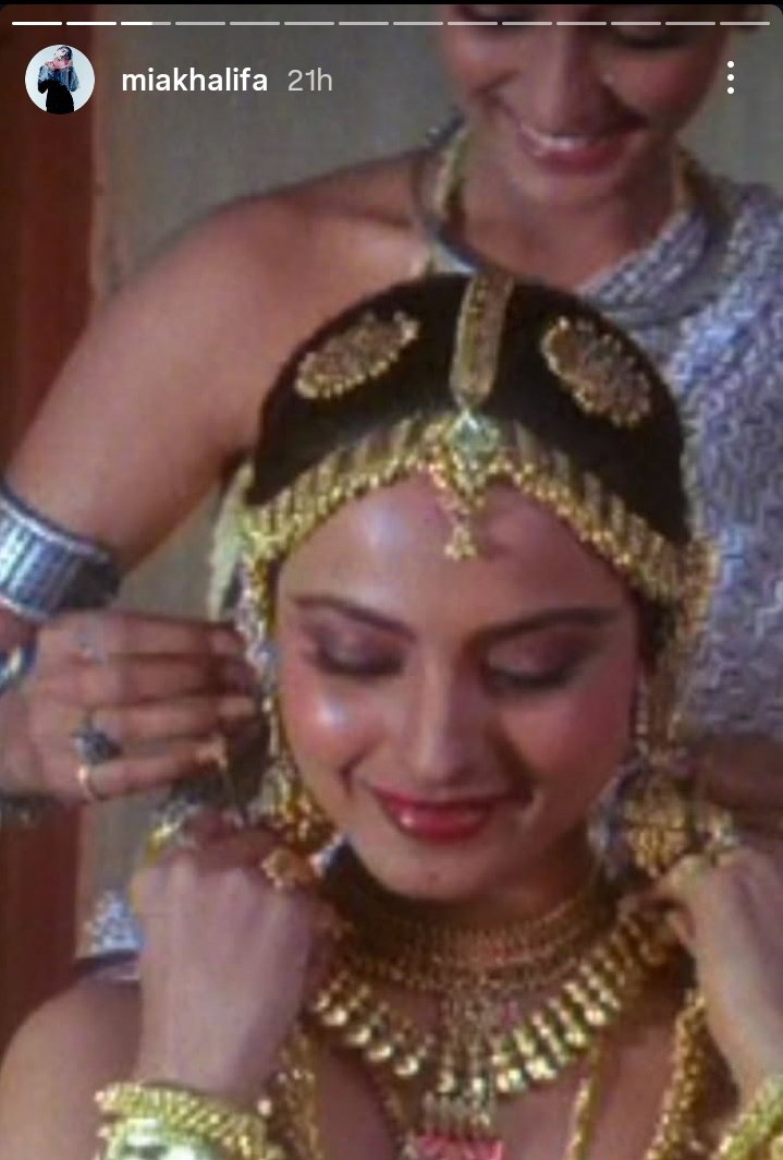 mia khalifaa 😭😭😭 posting rekha hell naaa