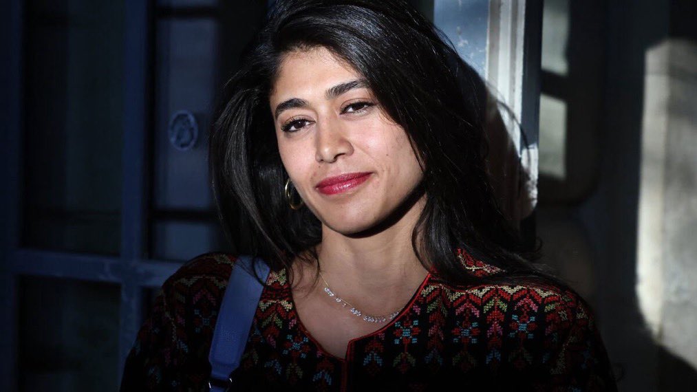 MMultipolaire's tweet photo. 🚨 ⚡️ #Urgent | #RimaHassan a entamé une grève de la faim après qu’elle a été placée à l'isolement dans des conditions inhumaines à la prison de #NeveTirza après avoir écrit « Free Palestine » sur un mur de la prison de #Givon.
🔸Elle a été transférée dans une petite cellule sans fenêtre, dans des conditions extrêmement précaires. L'accès à la cour de la prison lui a été refusé.