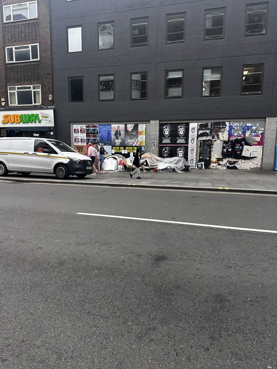 π§ππ πππ₯ πππ«π (@violetmaze) on Twitter photo <a href="/chantellelunt/">Chantelle Lunt</a> βLate Stage Capitalism Country Wideββ¦. Iβve just arrived by train in London.. seen this within 5 minutes..on Tottenham Court Road <a href="/chantellelunt/">Chantelle Lunt</a> βLate Stage Capitalism Country Wideββ¦. Iβve just arrived by train in London.. seen this within 5 minutes..on Tottenham Court Road