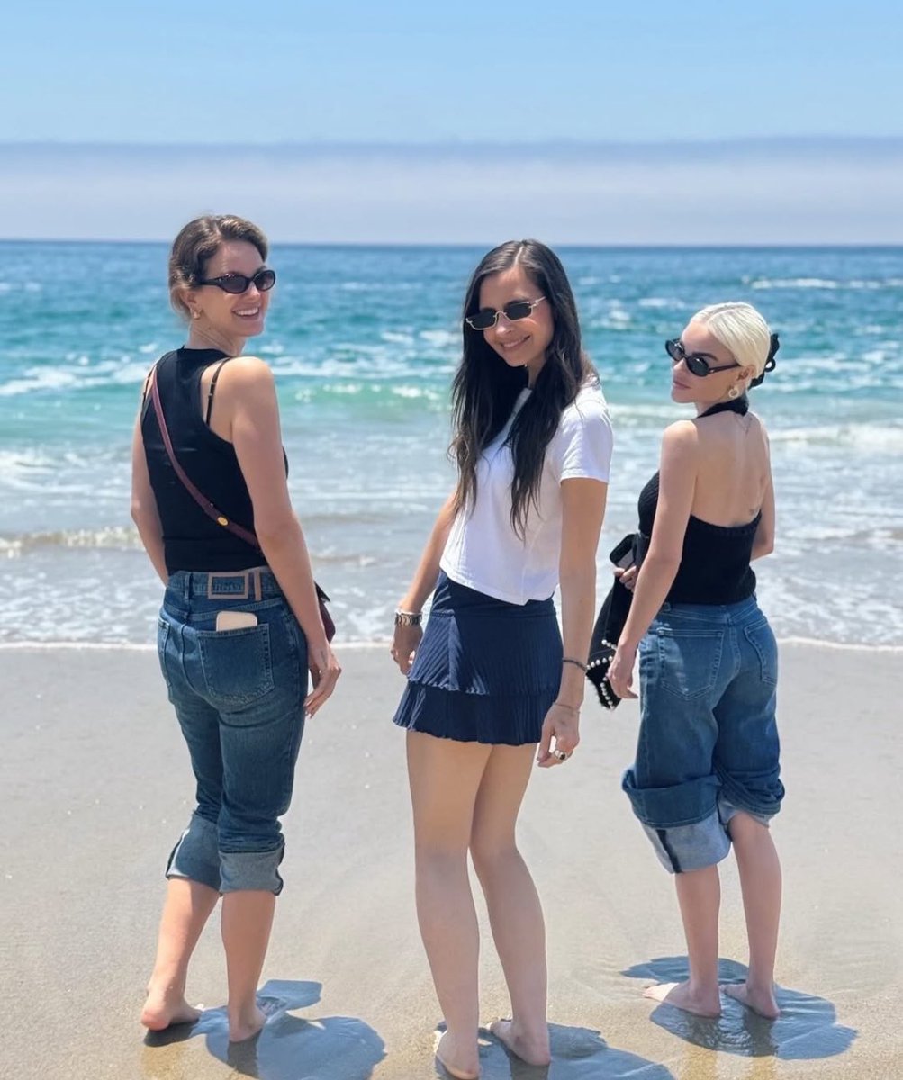 lanadelreybuzz's tweet image. Lana Del Rey recently with friends, living life care-free, with no official album name, release date, or tracklist.