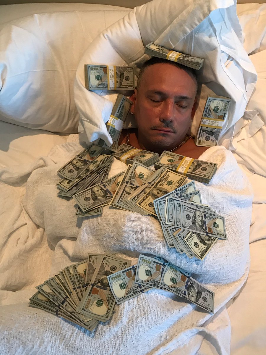 TeofimoLopez's tweet photo. Bet like a BITCH you’ll NEVER get RICH 💵🤴 #Boxing #Qatar https://t.co/tkM1McmcVw