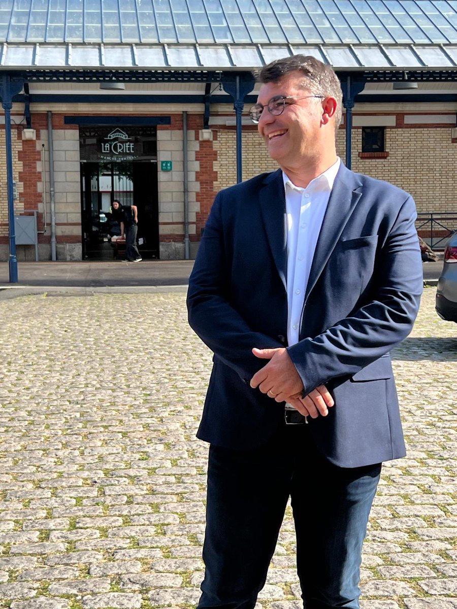 🛍️ Visite de quartier #166 - Les Halles Centrales. 
 Je me suis rendu aujourd’hui aux Halles centrales. Pas en simple client, mais en élu inquiet. Ce joyau du patrimoine rennais, lieu vivant et emblématique de notre gastronomie et du savoir-faire artisanal, est aujourd’hui dans