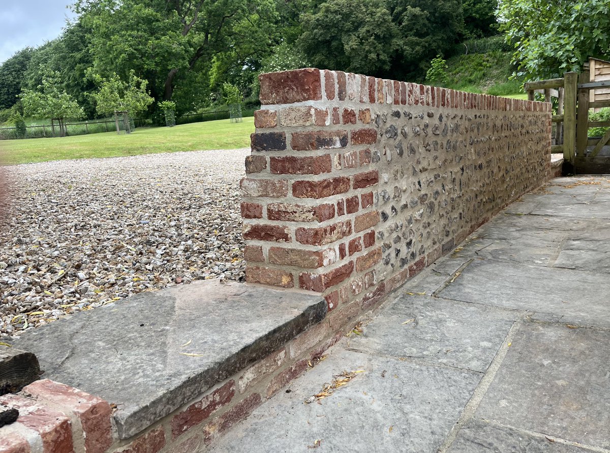 SellickCon's tweet photo. Traditional hand laid brick and flint wall we had the pleasure in building #flintwork #brickandflint #traditionalbuilding #dorset #limemortar #gardendesign #flintknapping #dorsetlife #craft #walling #flintwall https://t.co/11kibiABZ3