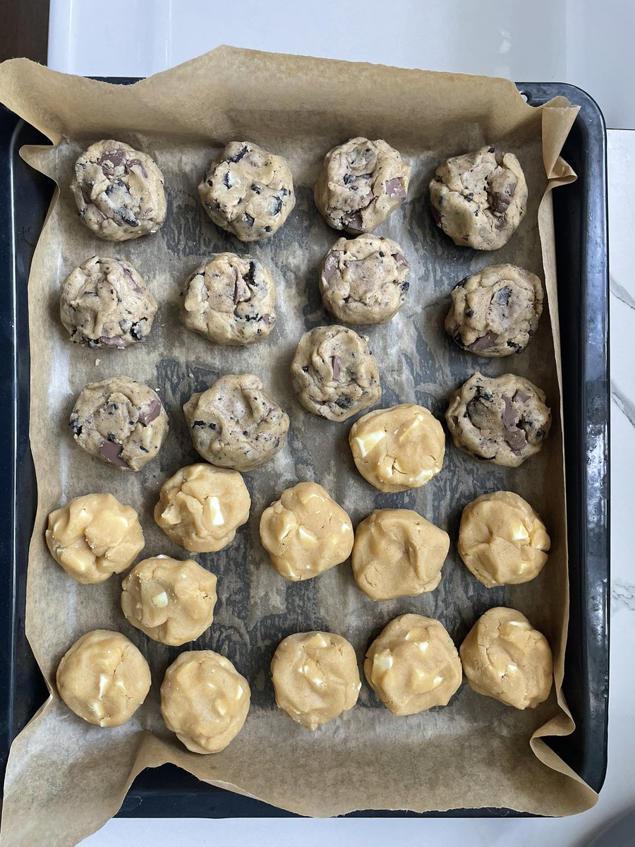 HoneyBihh_'s tweet photo. Orders are in at HoneyCrumbs! 🎊 So what are YOU waiting for? 👩🏾‍🍳

Head over to Honeyycrumbz on insta to order your selection of delicious, home-made cookies! 

Dont forget to ask about Junes cookie of the month! I hear its a crumbling sensation👀😋 https://t.co/9q122avG3N