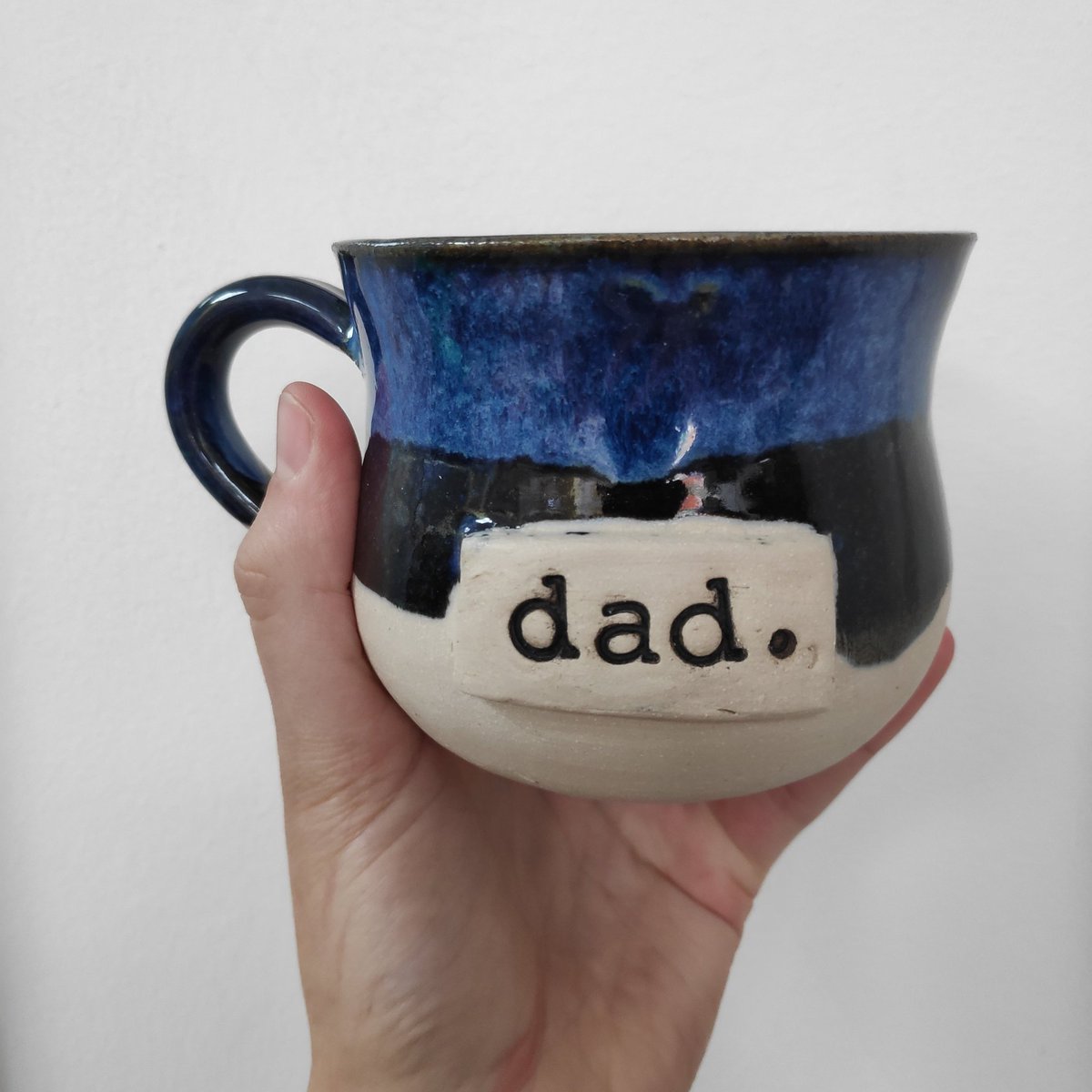 Only 4 of these are available - dropped off by Norma of Bishopton based @oldrosslandpottery this afternoon!

Old Rossland Pottery mugs are so tactile and are a joy to wrap your hands around and drink out of!

Suzi ☀️