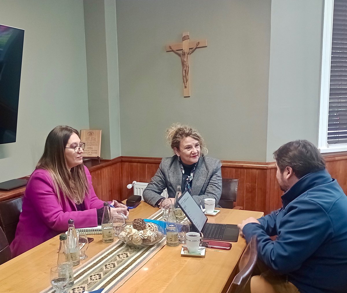 Rectora_UCT's tweet image. Fieles a nuestro compromiso con el territorio, recibimos la visita del Alcalde de Galvarino, Hans González, con quien generaremos acciones para que nuestros estudiantes sean un aporte al desarrollo de la comuna durante sus prácticas profesionales. #SomosUCT #SomosAraucanía