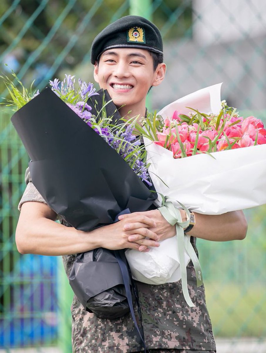 idatebts's tweet image. Mulher de ex militar 🔒🔓🕊️🙏🔫
#lilicantou #militarywife