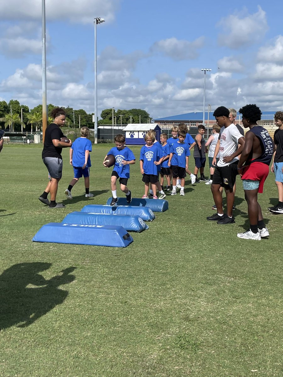 JustinMorris08's tweet image. Great youth camp. Going over the basics with future football players. @CountyTigers_fb ! This was different bitter sweet. My last summer camp as a Tiger💙💛