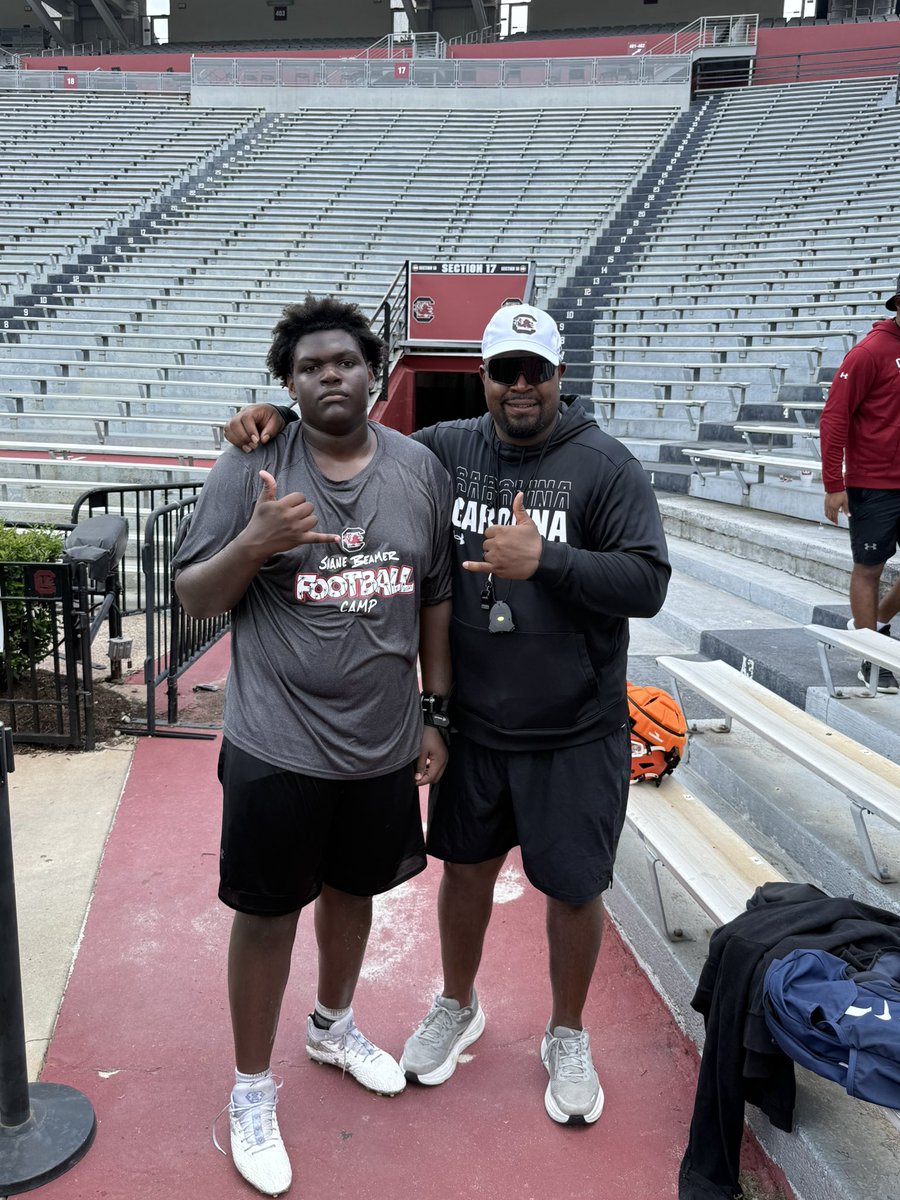 trey19moore's tweet image. after a great camp and conversation with @ROBERTSON_9TWO i am blessed to receive a offer from south carolina @CoachBeck56 @SwickONE8 @CollinsHillFB @Daverin_Geralds @bna424 @B_MiddletonSC