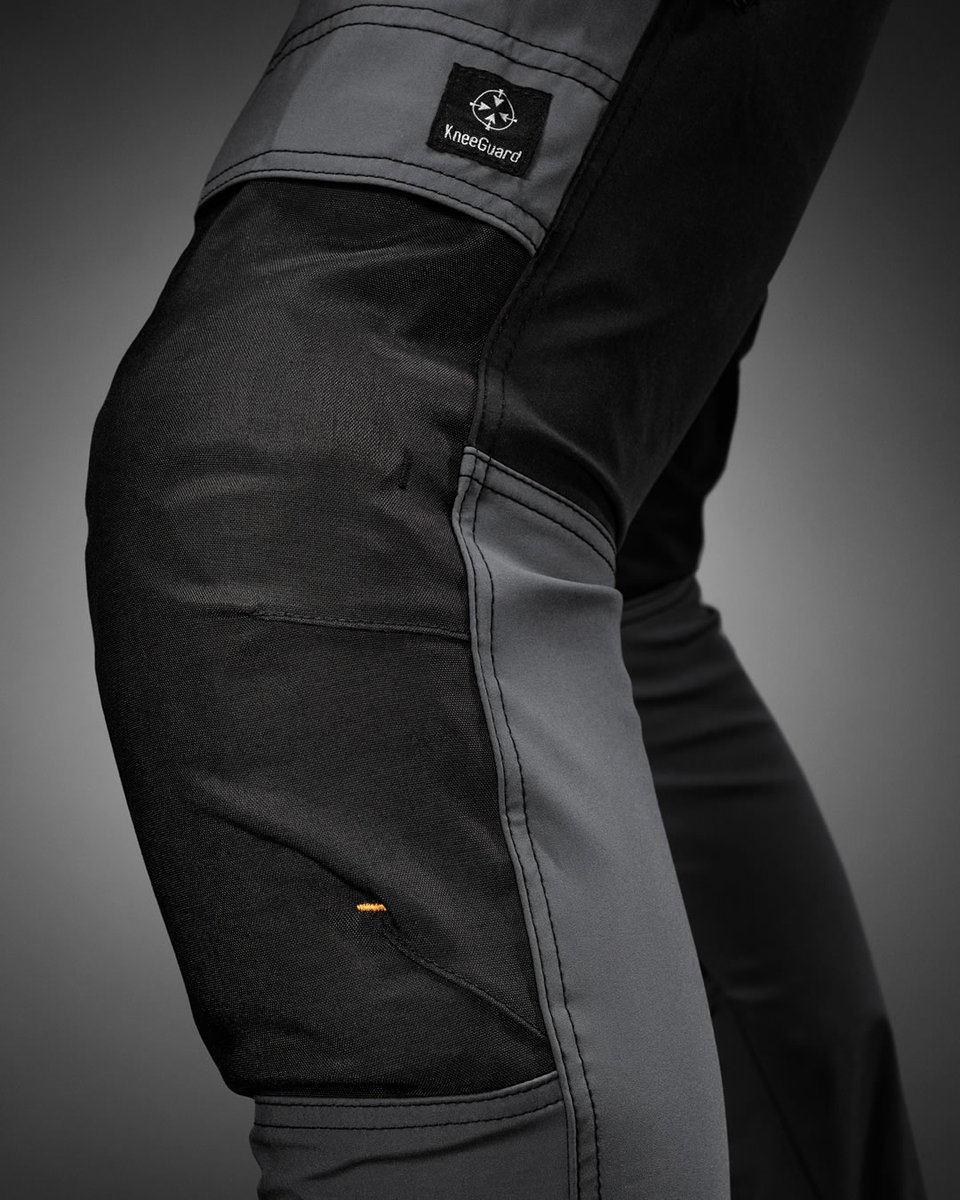 Your knees work hard — protect them properly. KneeGuard™ holds your kneepads in place, right where you need them. #snickersworkwear

✅ Certified protection
✅ All-day comfort
✅ Options for every trade