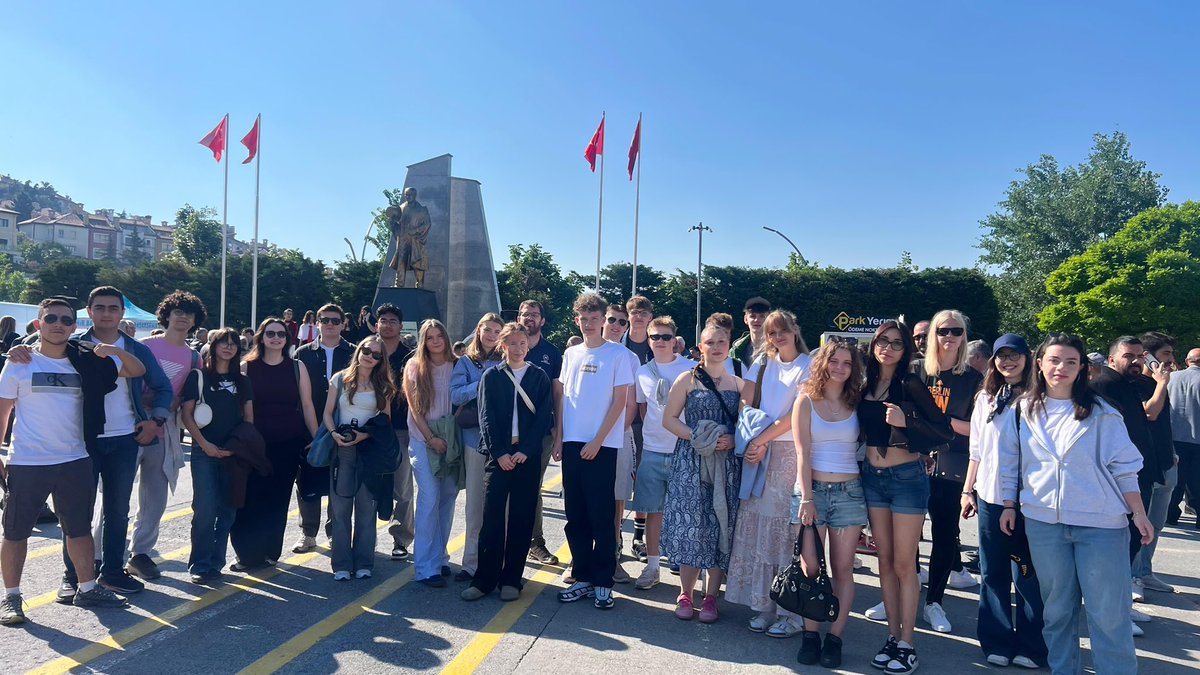 hsdemirozfl's tweet photo. Erasmus+ konsorsiyum projesi kapsamında sorumlu öğretmenlerimiz Sn. Hatice Sena KAZAN ve Sn. Esra FİDAN rehberliğinde gerçekleştirilen 
etkinlik sürecinde Danimarka Høng Efterskole’den gelen misafirlerimizi ağırladık. https://t.co/xGMgQXgwcL